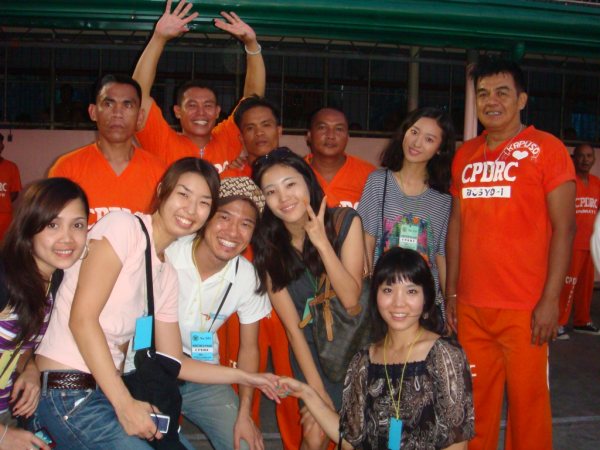 �t�B���s�����w�bLIFE CEBU�̌��k
